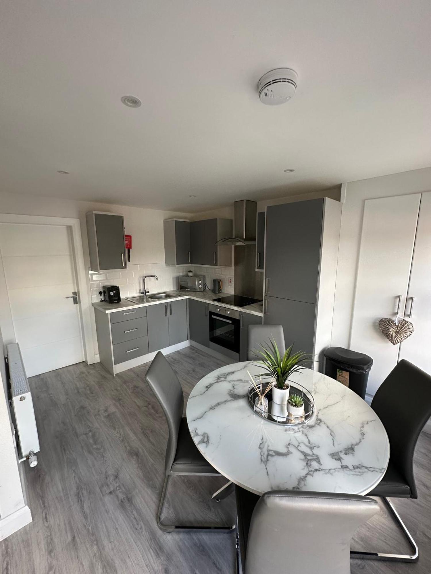 Westland Suites - Stylish, Modern, Elegant, Central Apartments A Londonderry Buitenkant foto